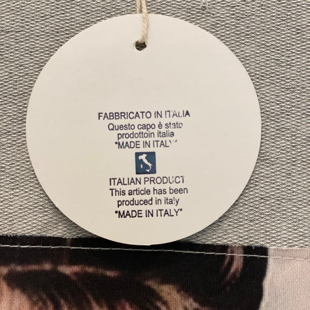 Beautiful Italian Top - Picture 2 of 4